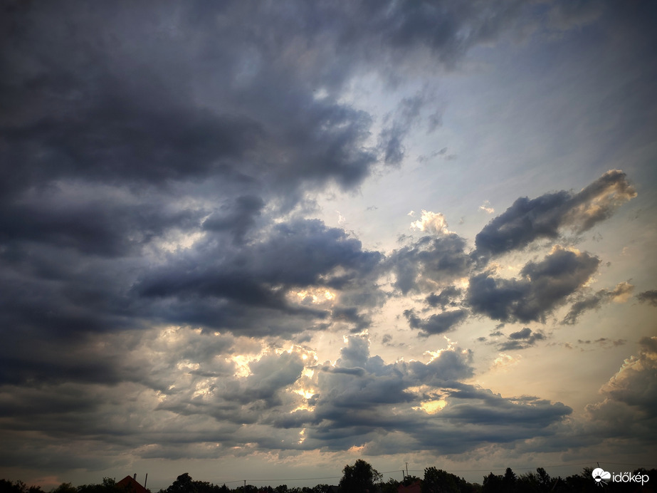 Naplementére újfent beindultak az események