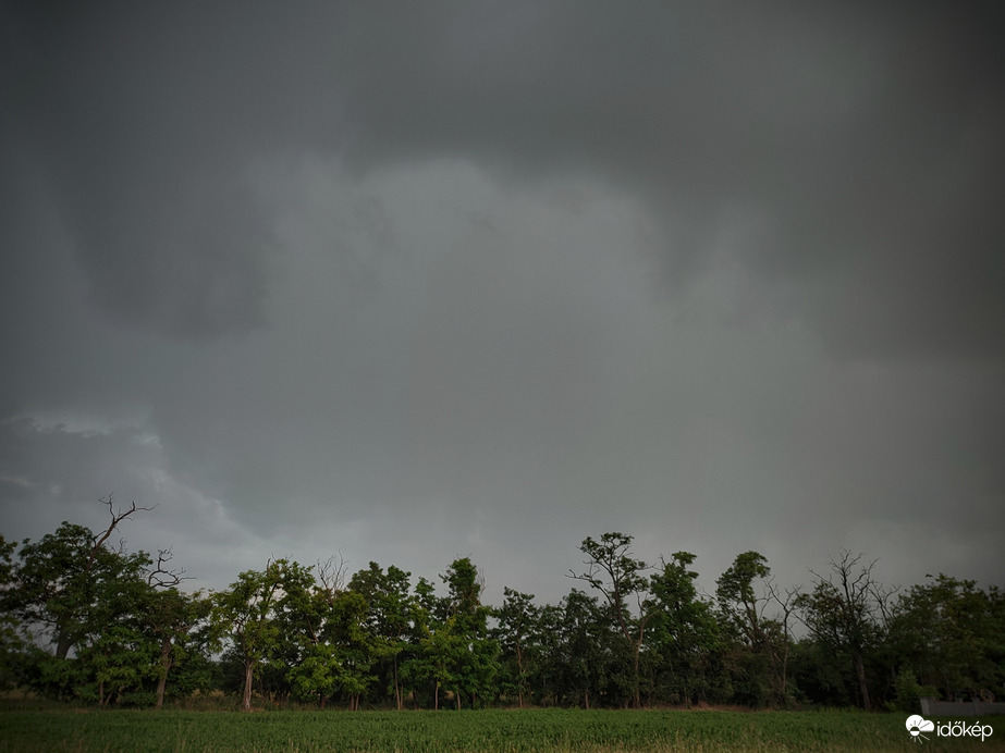 Nem volt kecmec, leszakadt az ég :)