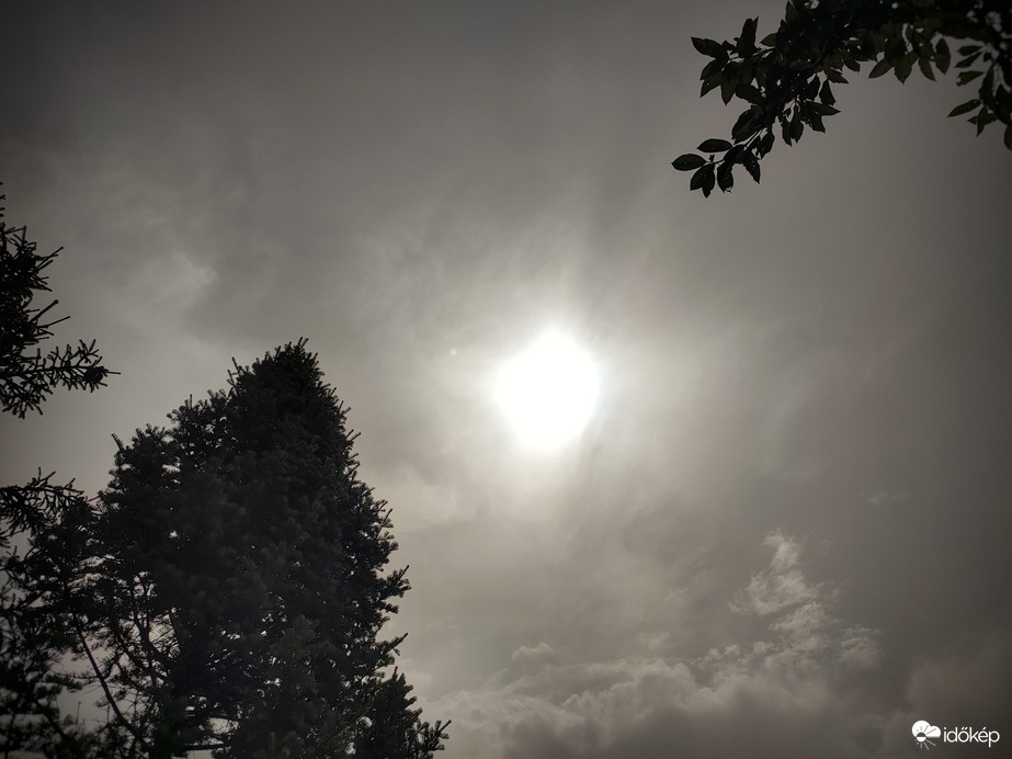 Folyamatos a szaharai por utánpótlása...