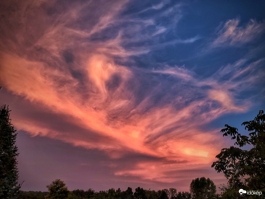 Hosszú idő után tobzódó alkonyati színvarázs 