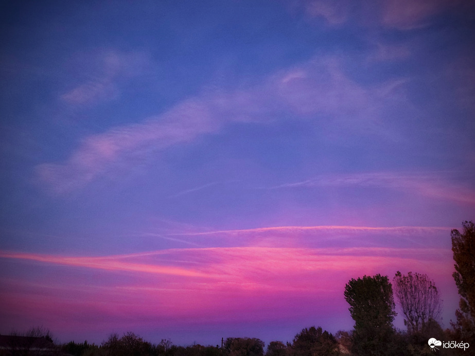 Hőmérséklethez illő színekkel jött a mai színvarázs
