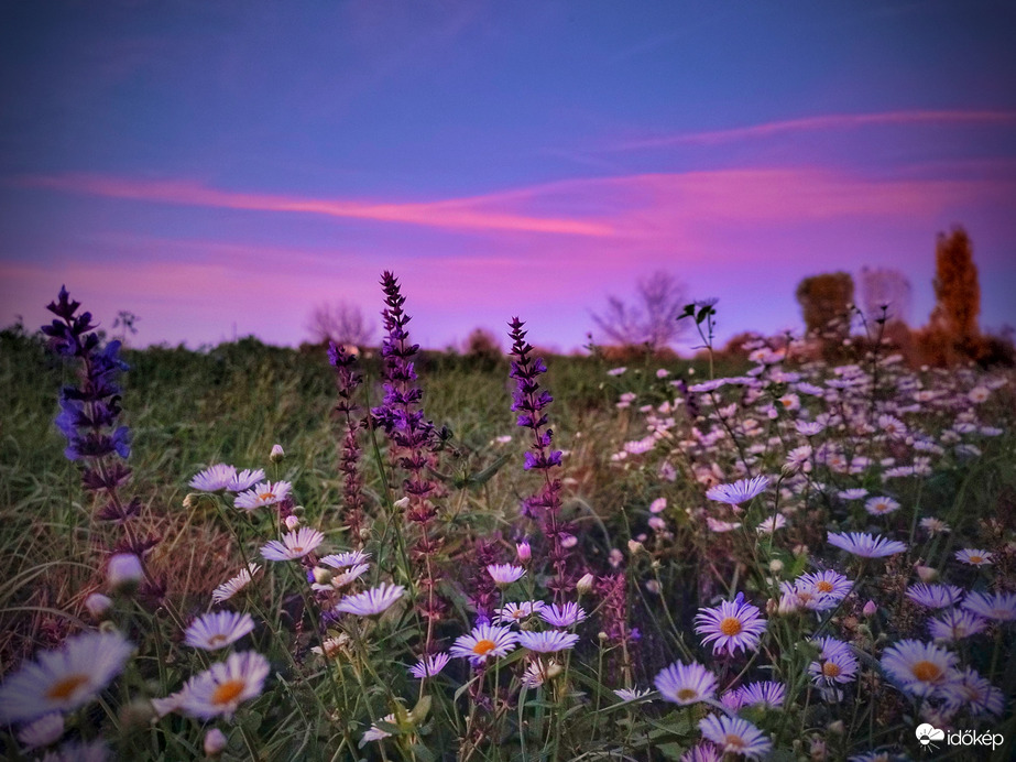 Alkonyatra ma is összejöttek a színek
