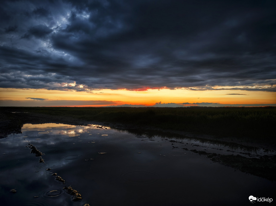 Komorság lett úrrá a tájon