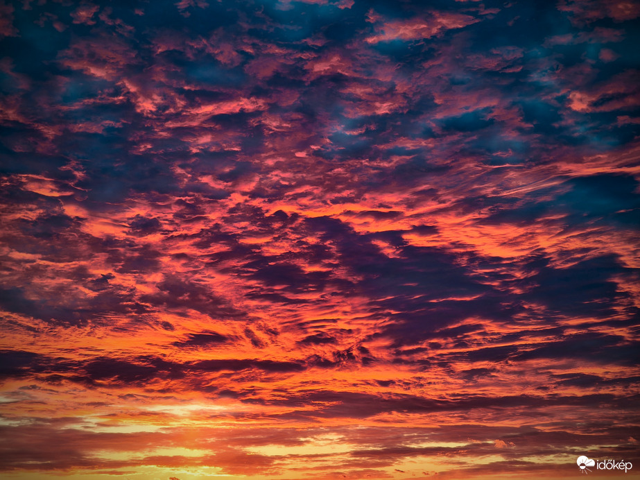 Vibráló színekkel sütött alá a nap