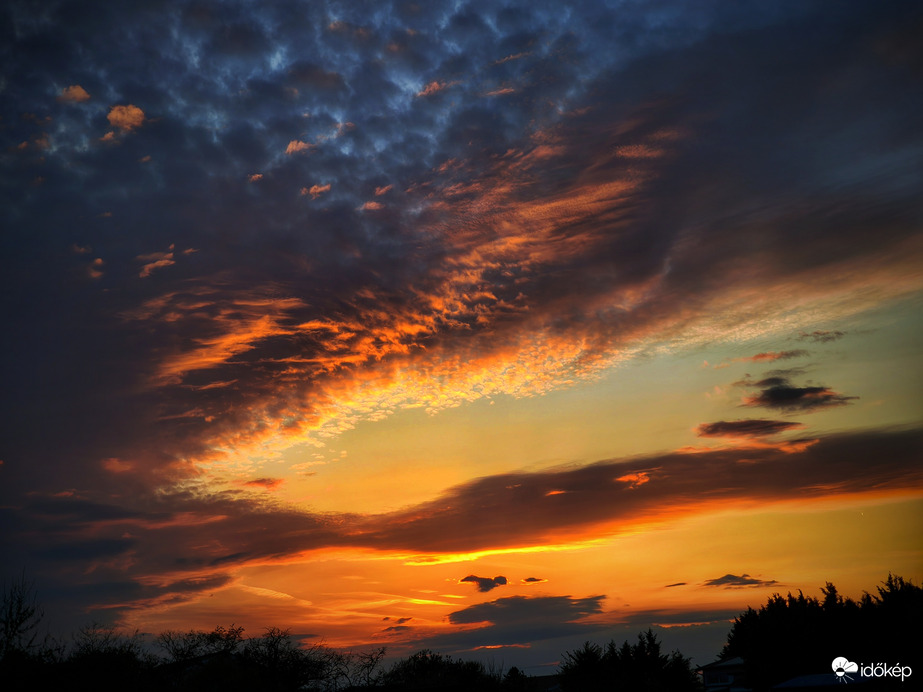 Markáns hidegfront utáni naplementi kapu