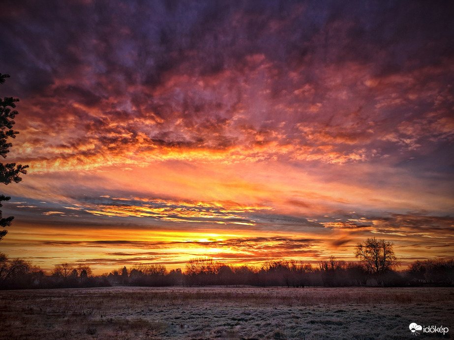 Deres, párás napkelte