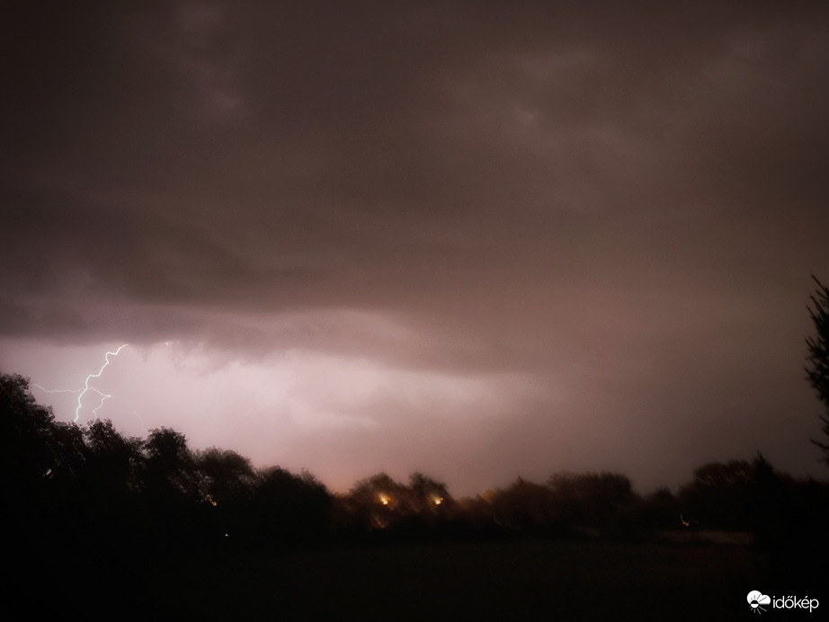 Elvonult az ágyúdörrenéseket osztogató cella