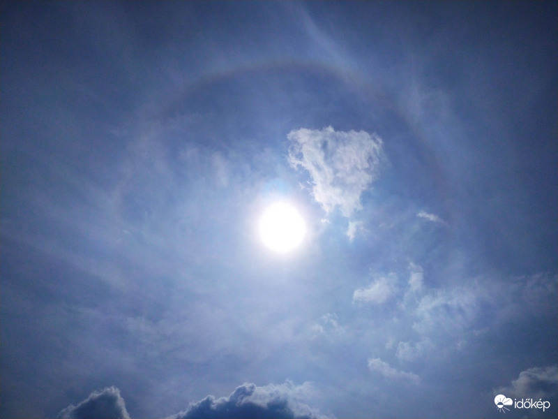 Délutáni égbolton