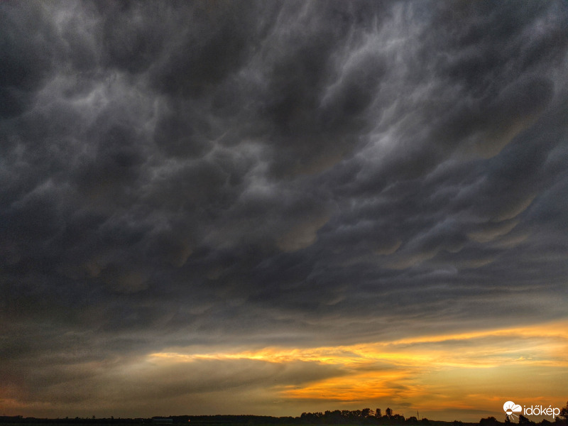 A sötétség lett úrrá