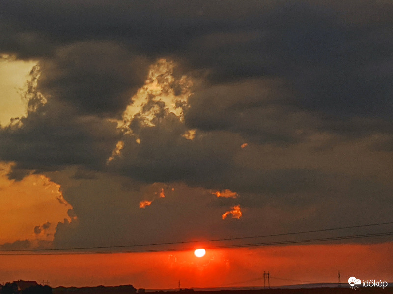 Gomolyokat tartó vezetékek