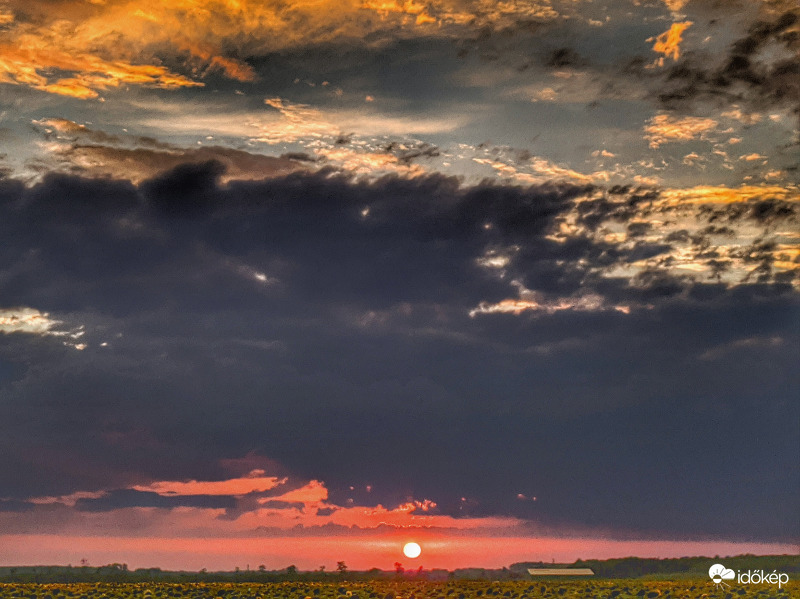 Napnyugtára azért előbukkant