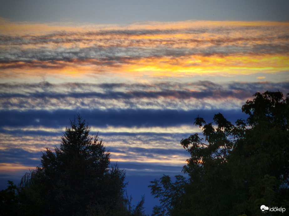 Nagy utat megtett ciklon frontja érkezik