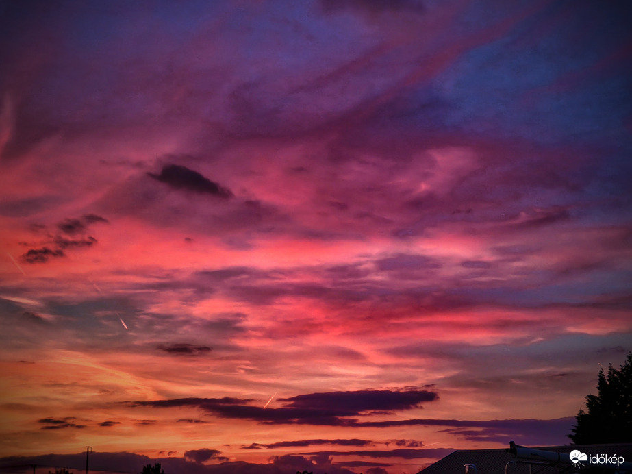 Lilába hajló őszi alkonyat