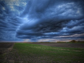 Látványos front naplemente helyett