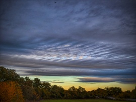 Kelvin–Helmholtz hullámok is előbukkantak