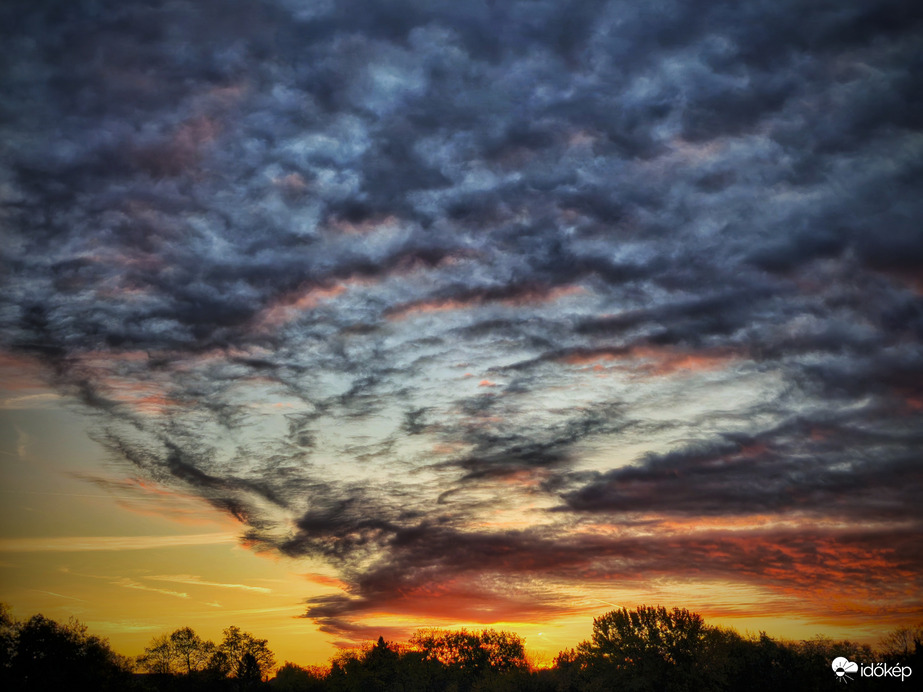 Pénteki napfelkelte pillanatában