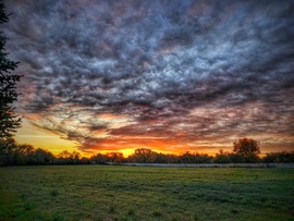 Reggeli felhős terepasztal