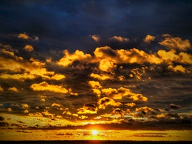 Novemberi aranyba foglalt naplemente