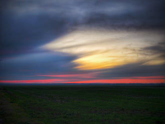 Naplemente a mediterrán ciklon ránk tekeredett felhőzetével