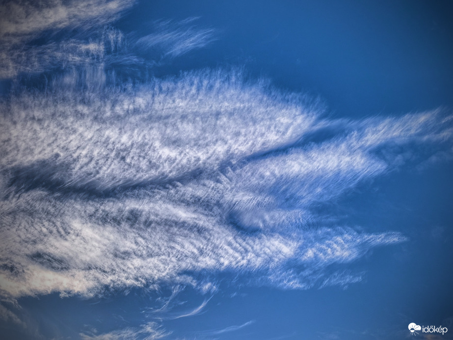 Redőzött felhővarázs