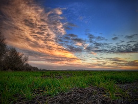 Felhővarázs a naplemente festésében