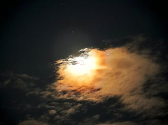 Irizálós Hold Jupiter együttállás