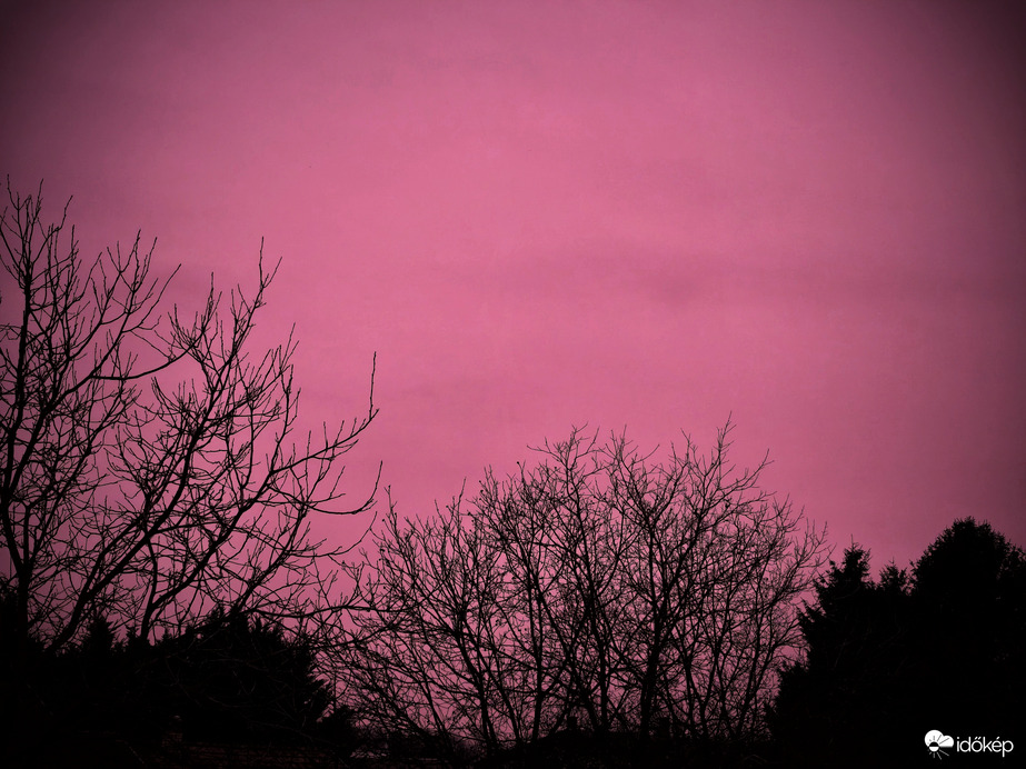 Rózsaszínbe borult alkonyati paplan