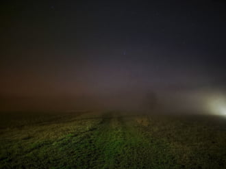 Éjjeli út a ködbe