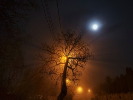 Az év első teliholdja Tyndall-sugarakkal és a Jupiterrel együttállva
