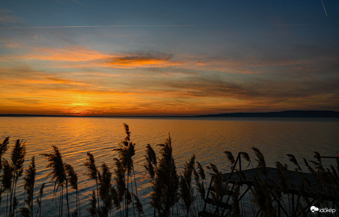 Fátyolos fényekkel indult az este…. Aztán  …
