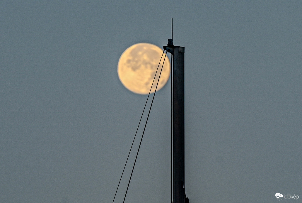 Már eltűnőben …. Hajnalon. 