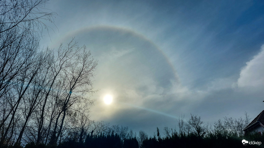 A nap ma délelőtt.