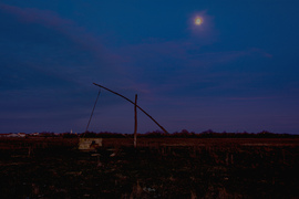 Gémeskút a Holddal 