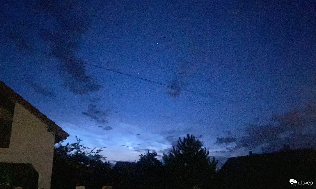 NLC világitó fehők ma hajnalban Szamosdarán Kép 3.