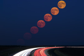 Holdkelte sorozat az M4-es autópálya felett