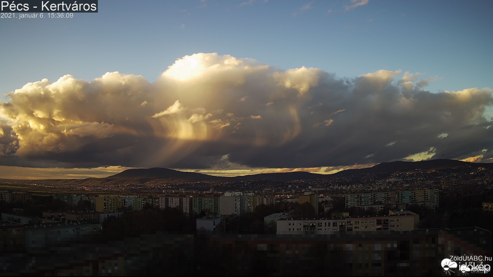 Gomolyok törnek a magasba délnyugaton