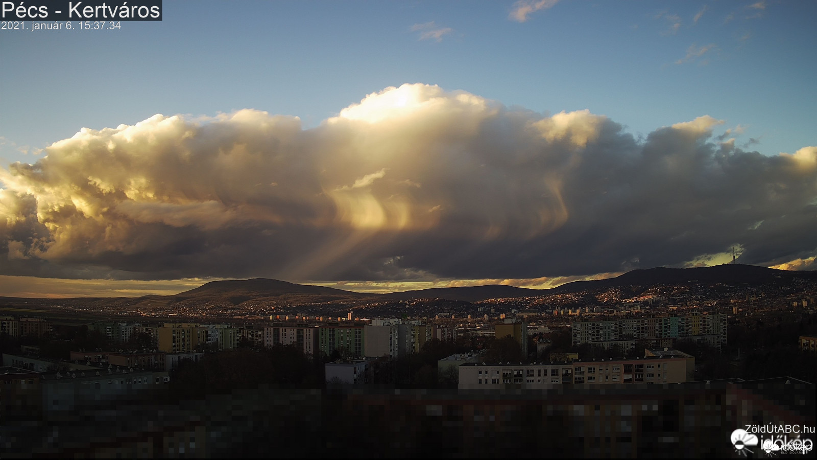 Gomolyok törnek a magasba délnyugaton