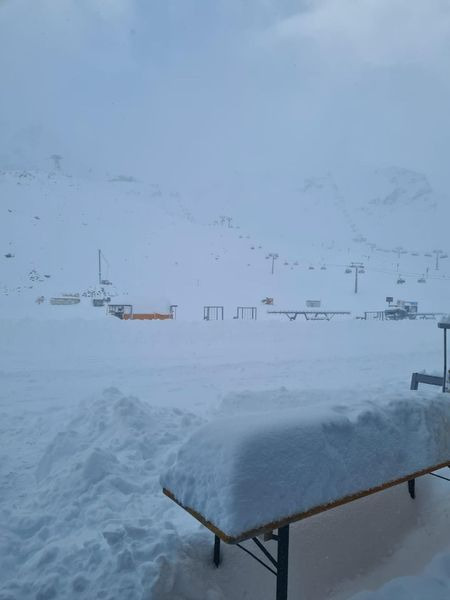 Nagy a hó az Alpokban - Fotó: Facebook/Stubaier Gletscher