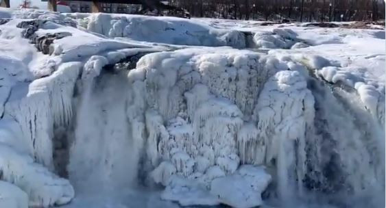 Dél-Dakota vízesés, forrás: Twitter