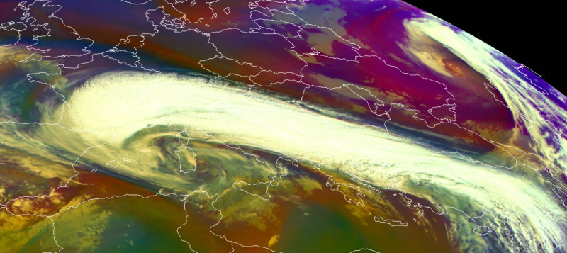 Több ezer km hosszú cirrusernyő