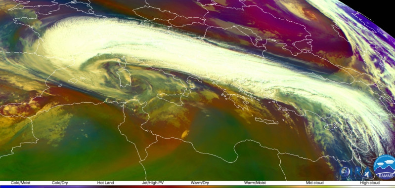 Több ezer km hosszú cirrusernyő