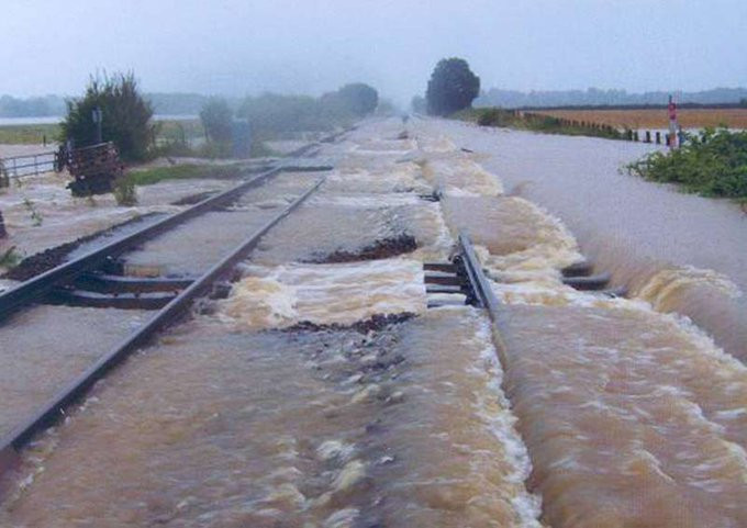 Dennis okozta árvizek