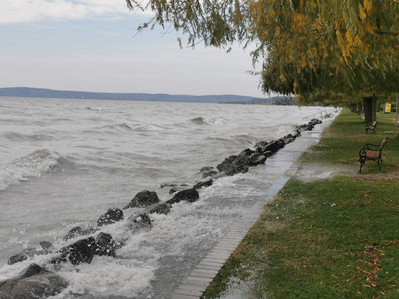 Kibillent a Balaton vize