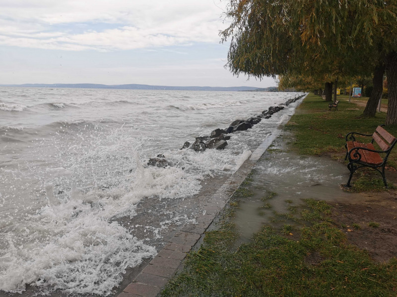 Kibillent a Balaton vize