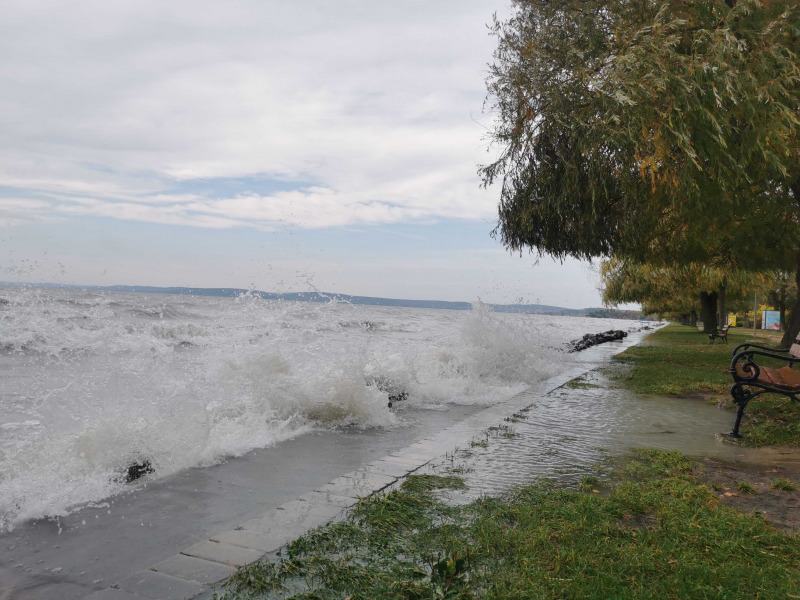 Kibillent a Balaton vize
