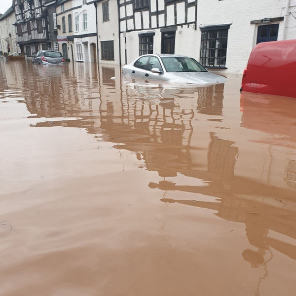 Dennis okozta árvizek