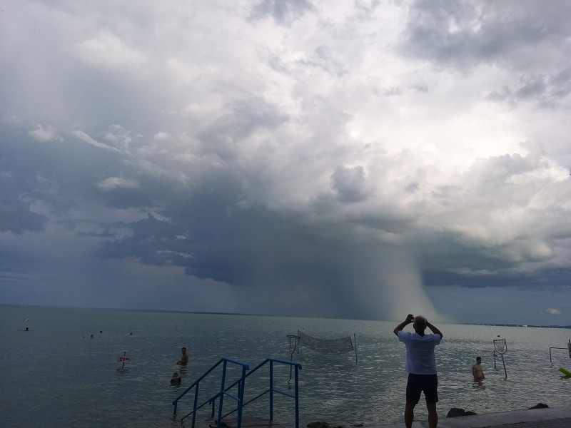 Légzuhatag a Balaton fölött