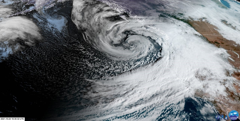 Viharciklon az USA nyugati partjainál (NOAA/CIRA/RAMMB)
