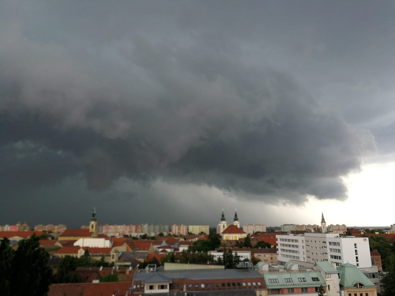Peremfelhős zivatar