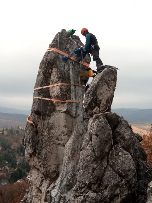 Megmenekült a pusztulástól az Óratorony-szikla